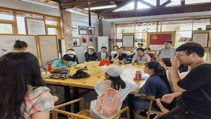 馬克思主義學(xué)院新農(nóng)村建設(shè)專題研究課程實踐考察隊赴大邑縣南岸美村調(diào)研與文化藝術(shù)交流